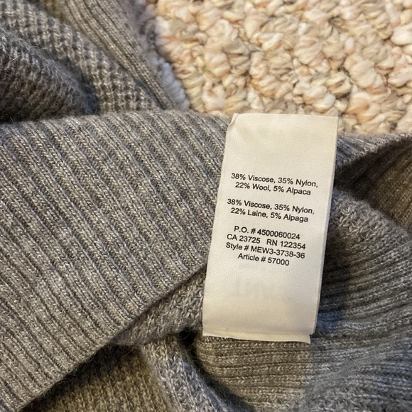 Grey waffle knit TNA sweater - Picture 3 of 3